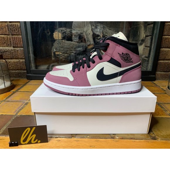 Women’s Sz 7.5 Jordan 1 Mid Light Mulberry Athletic Sneakers DC7267-500 - Picture 2 of 6